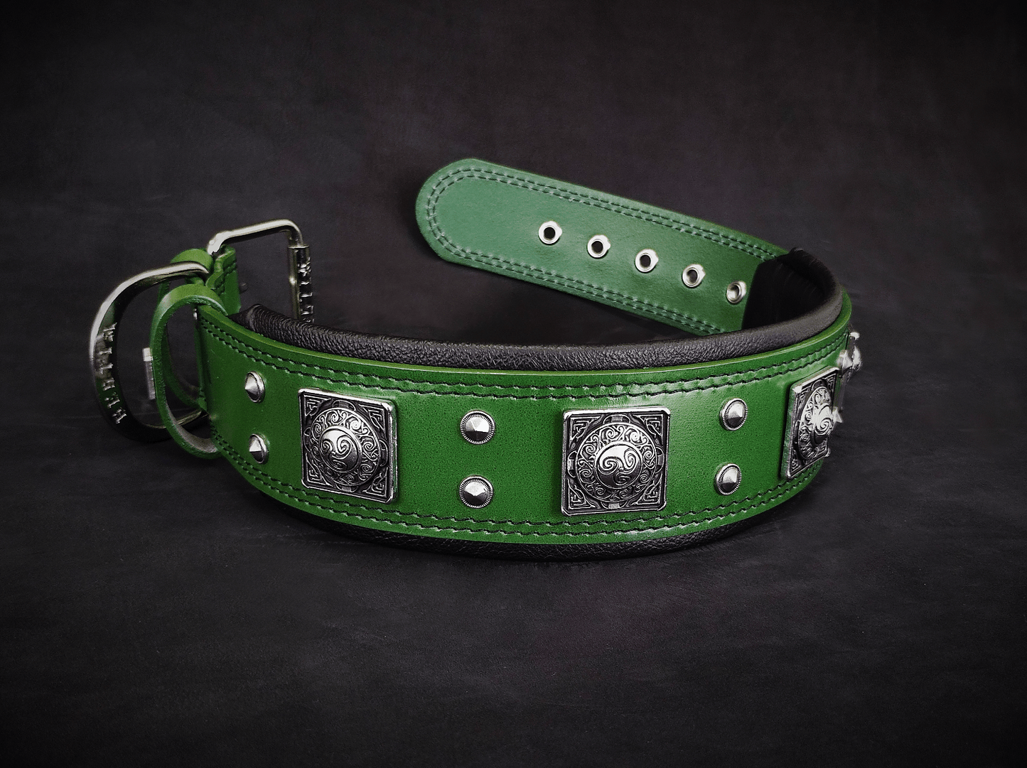 Eros premium green leather dog collar for giant breed dogs handcrafted in Europe 2