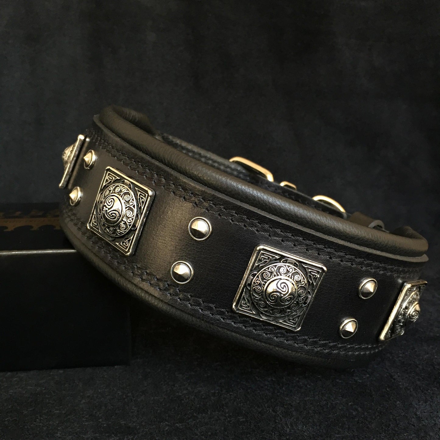 Eros premium black leather dog collar for giant breed dogs handcrafted in Europe