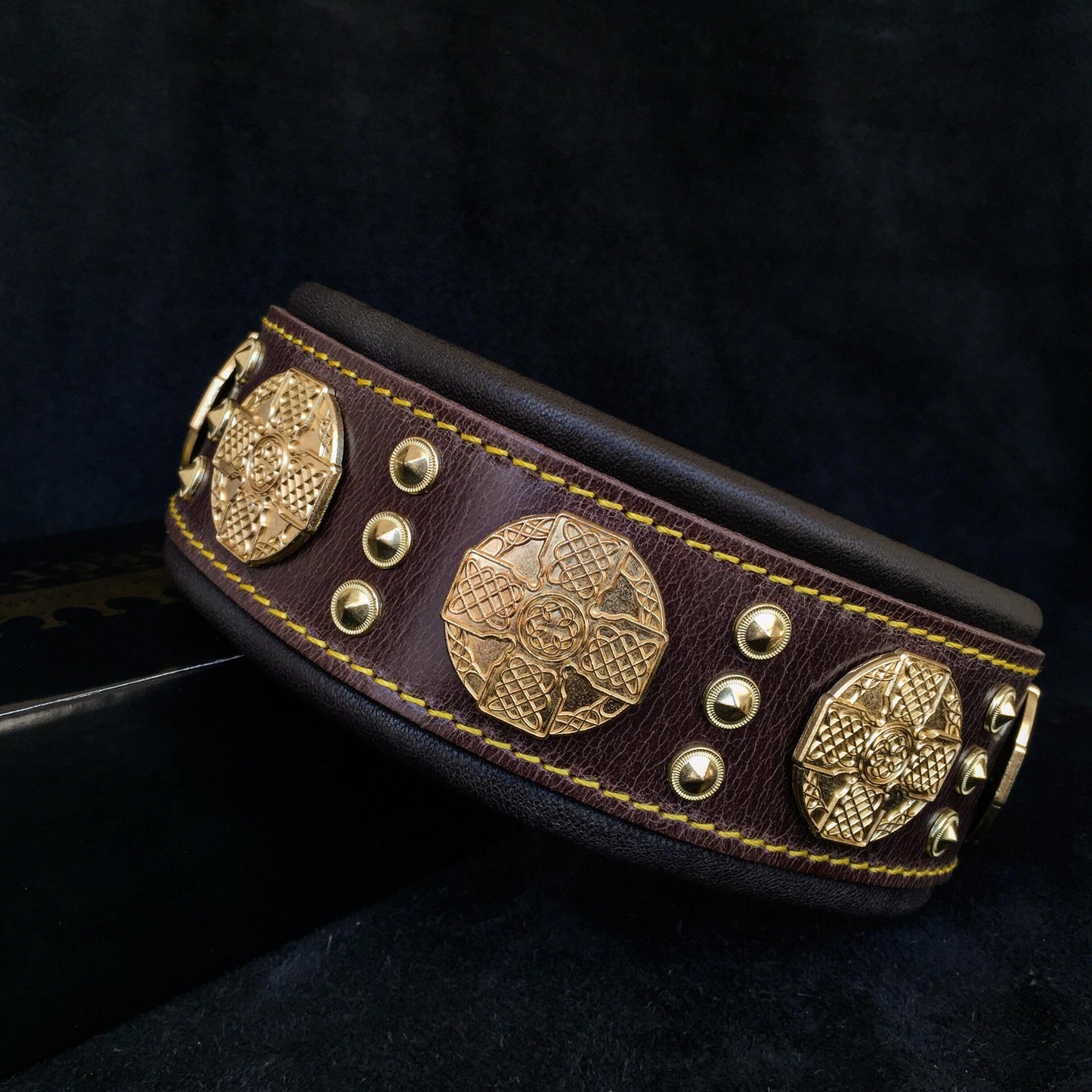 Maximus Collar Brown wide leather dog collar for giant breed dogs