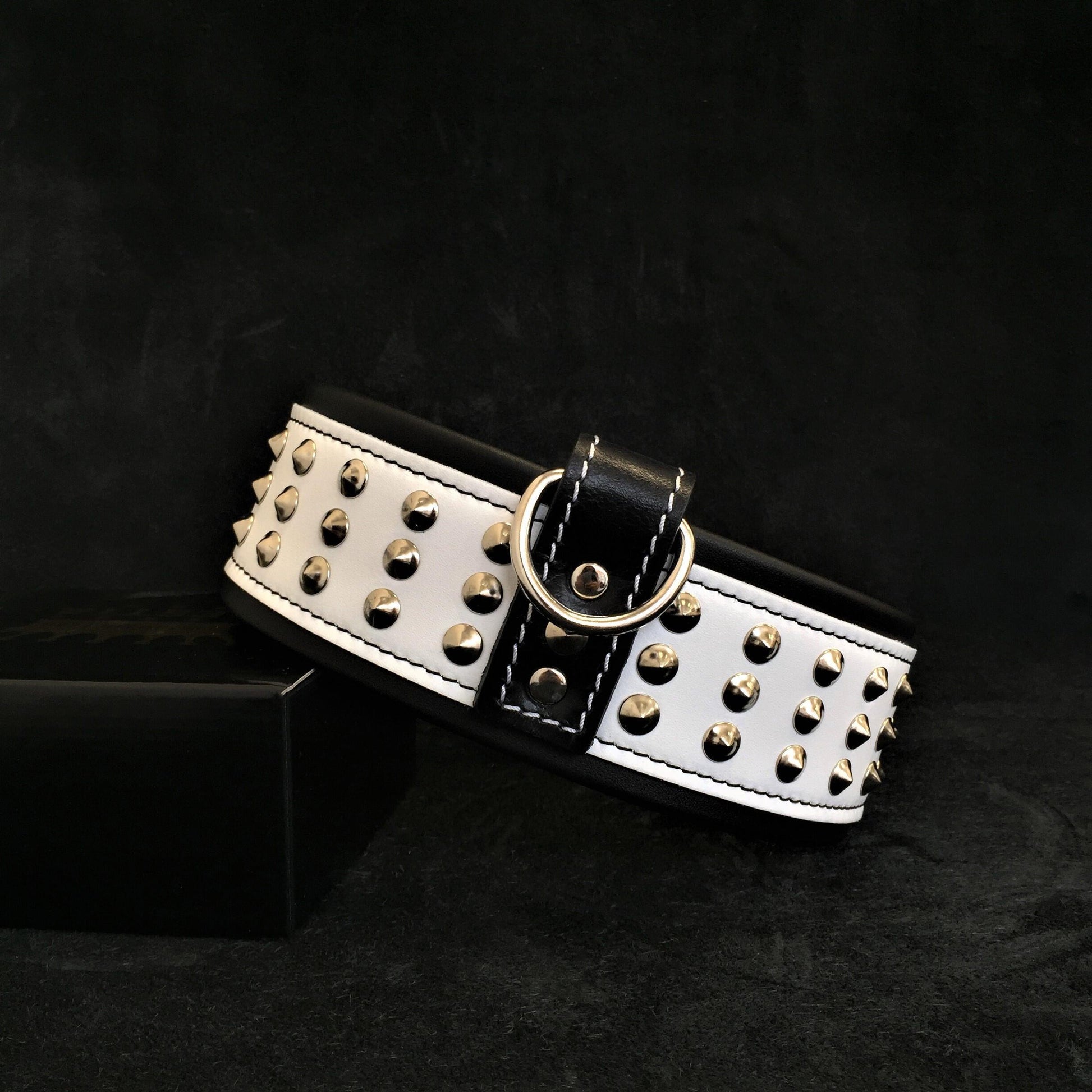 Star premium leather dog collar designed for large and giant breed dogs with reinforced metal hardware 2